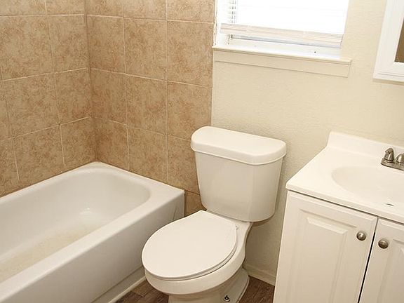 4th image of 1912 Pelican Dr N