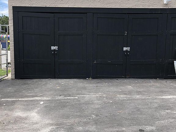 REAR PARKING WITH STORAGE UNITS PER APT.