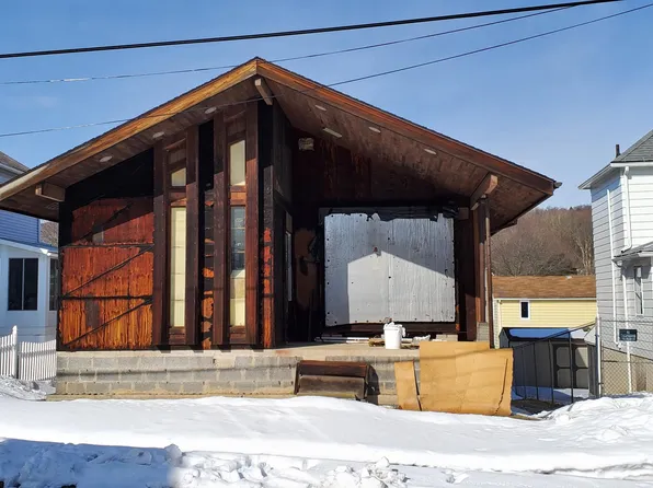 81 E 1st St, Larksville, PA 18651