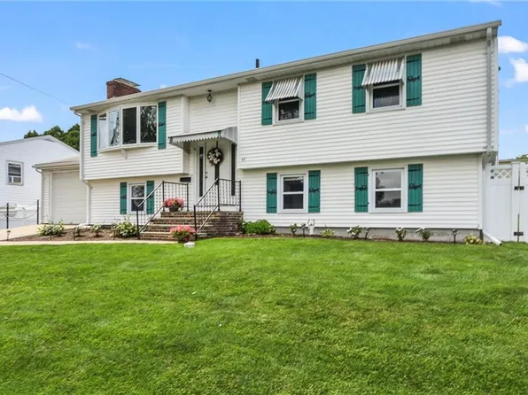 43 Dix Ave, Johnston, RI 02919