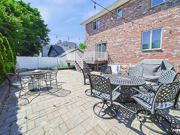 5th image of 897 Virgil Avenue