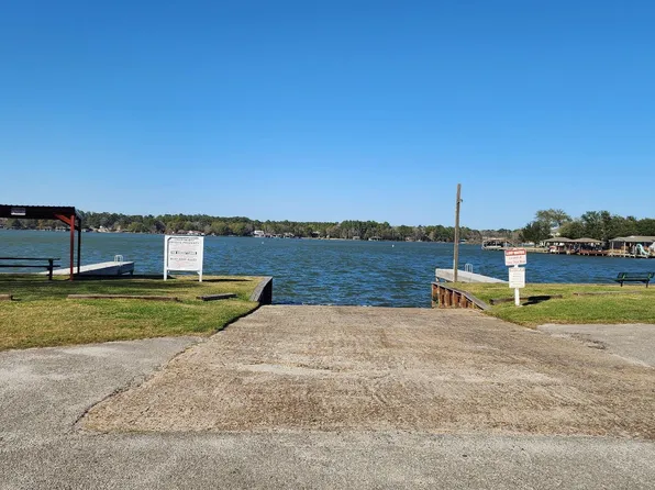 13151 S Lee Shore Dr, Willis, TX 77318