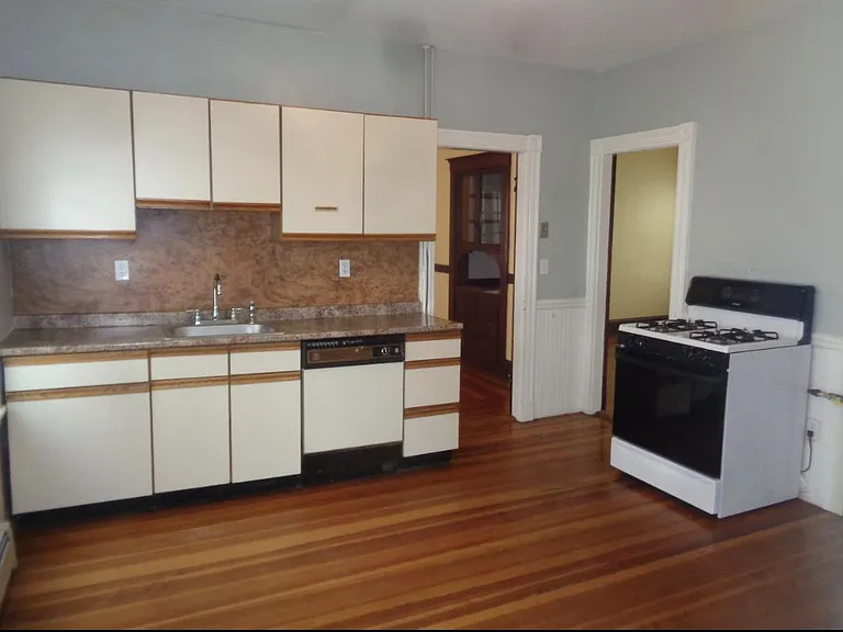 61 Grove St #3 — Photo 4