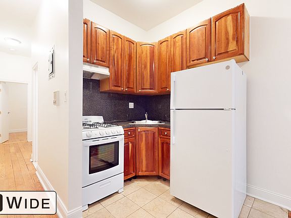 3rd image of 211 W 80th St #1E