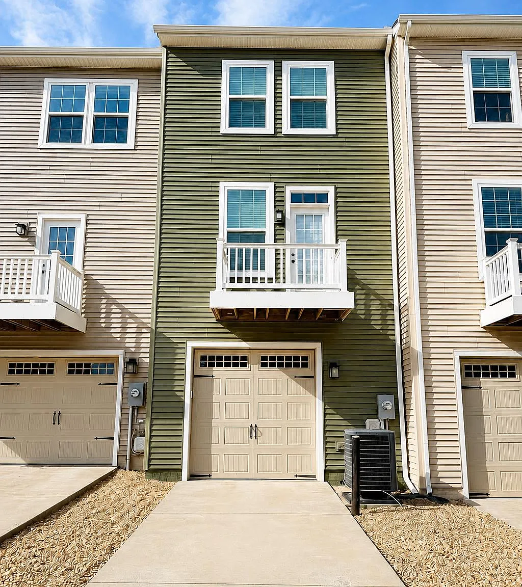 3 bed, 3.0 bath, 1504 sqft, $2,800 — Photo 2