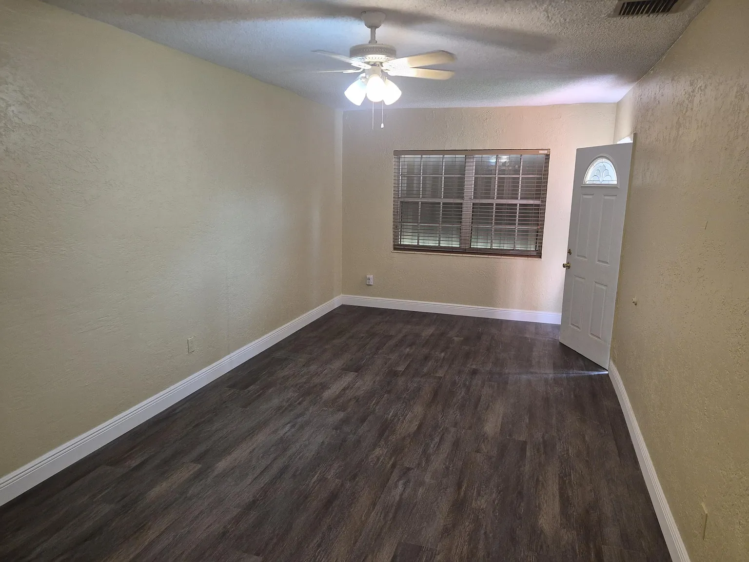 2 bed, 1.0 bath, 850 sqft, $2,375 — Photo 3