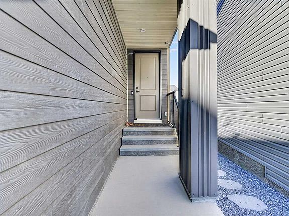 3rd image of 36 W Royston Rise NW