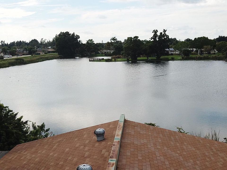 2nd image of 1023 Manor Dr