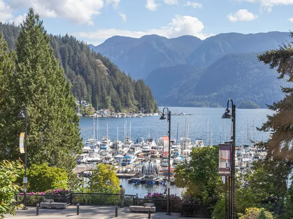 2151 Banbury Rd #2, North Vancouver, BC V7G 1W7