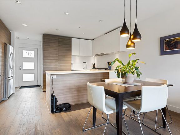 3rd image of 3456 Commercial St #513