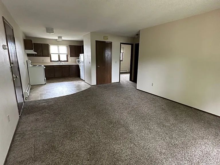 1319 32nd Ave SW — Photo 3
