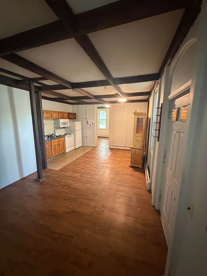 1 Bedroom 1 Bath — Photo 1