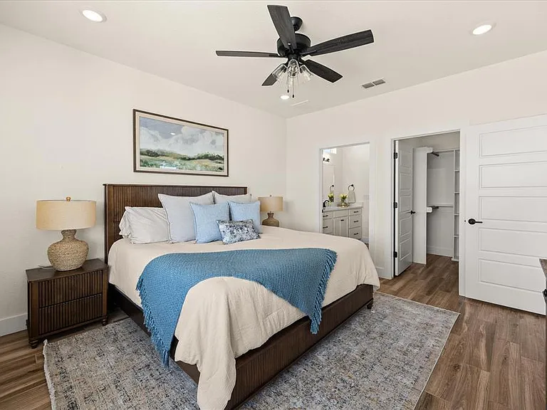 802 S Creek St #108 — Photo 9
