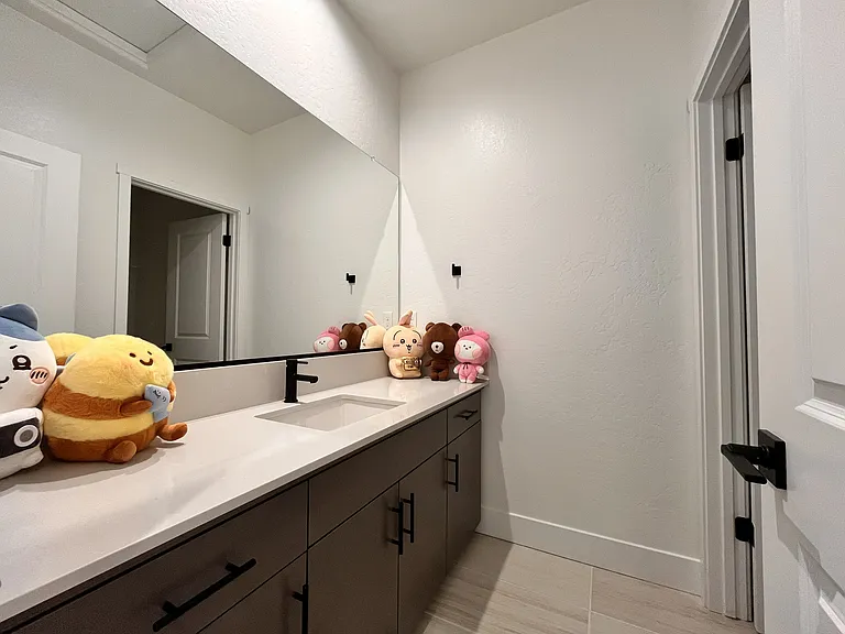 2827 E Colina Dr — Photo 15