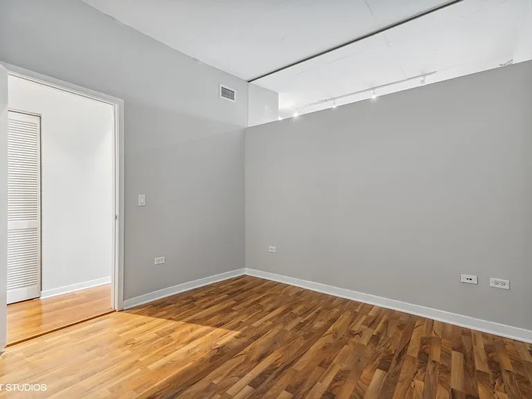 700 N Larrabee St #1711 — Photo 8