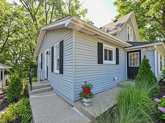 5th image of 312 Burden AVENUE