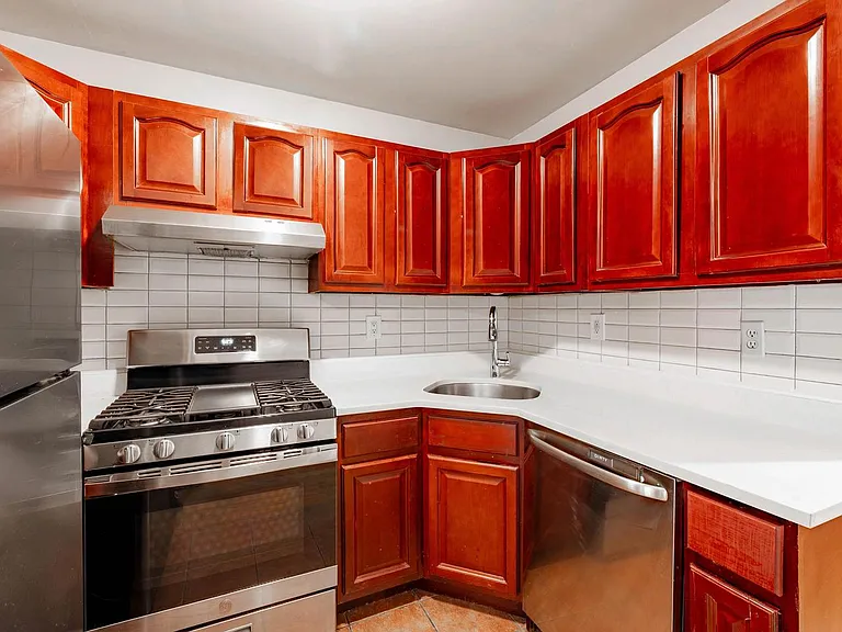 144 Monroe St #3 — Photo 15