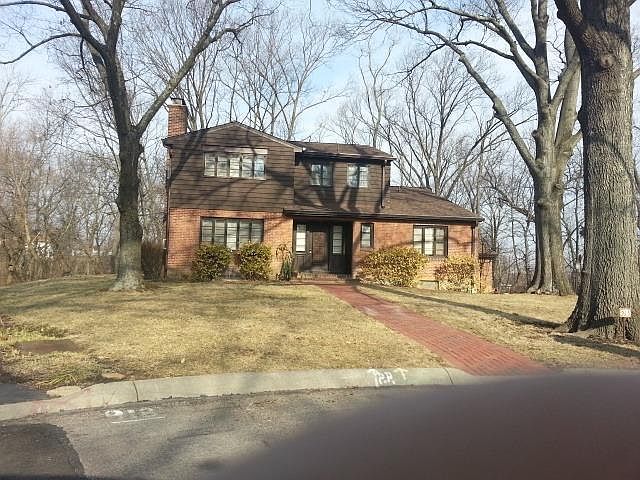 1st image of 915 Egan Hills Dr