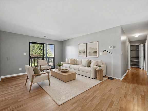 2nd image of 1422 Stonebridge Cir APT M5