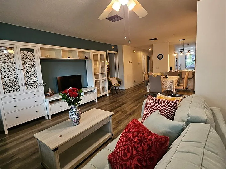 3015 SW 21st Ter #371B — Photo 4