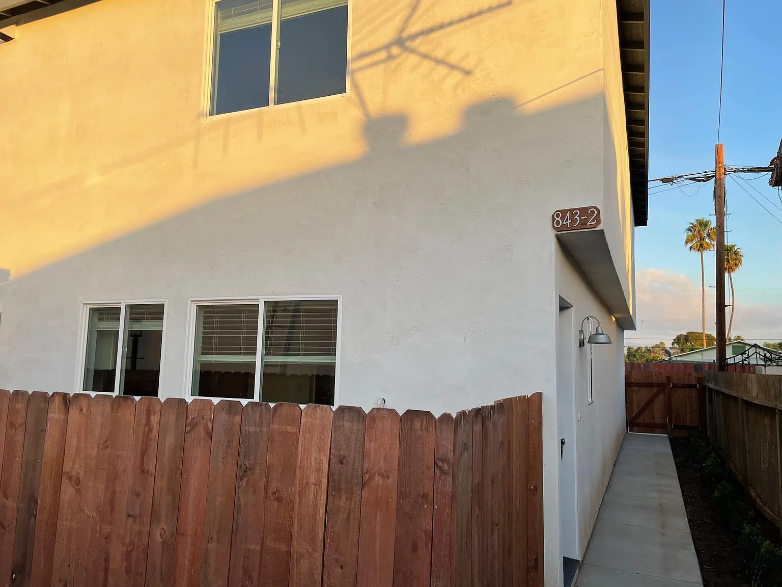 636 Emory St — Photo 2