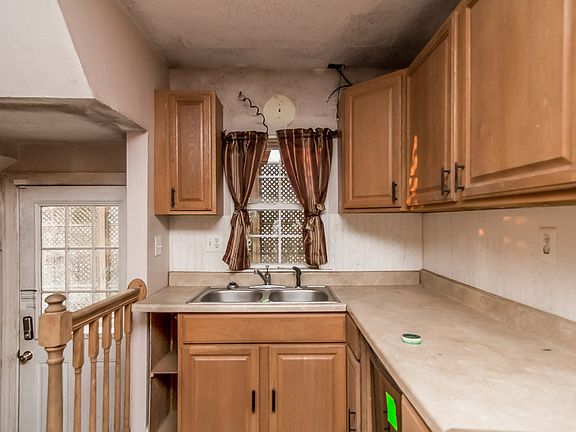 3rd image of 21706 Saratoga Dr