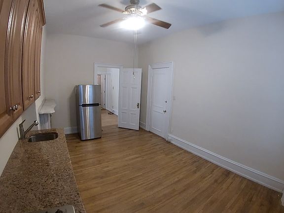 5th image of 711 Corinthian Ave #1