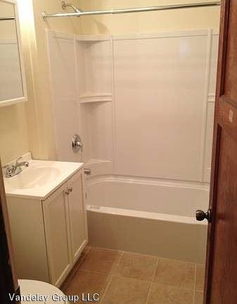 5th image of 3429 N Oakland Ave #5676339