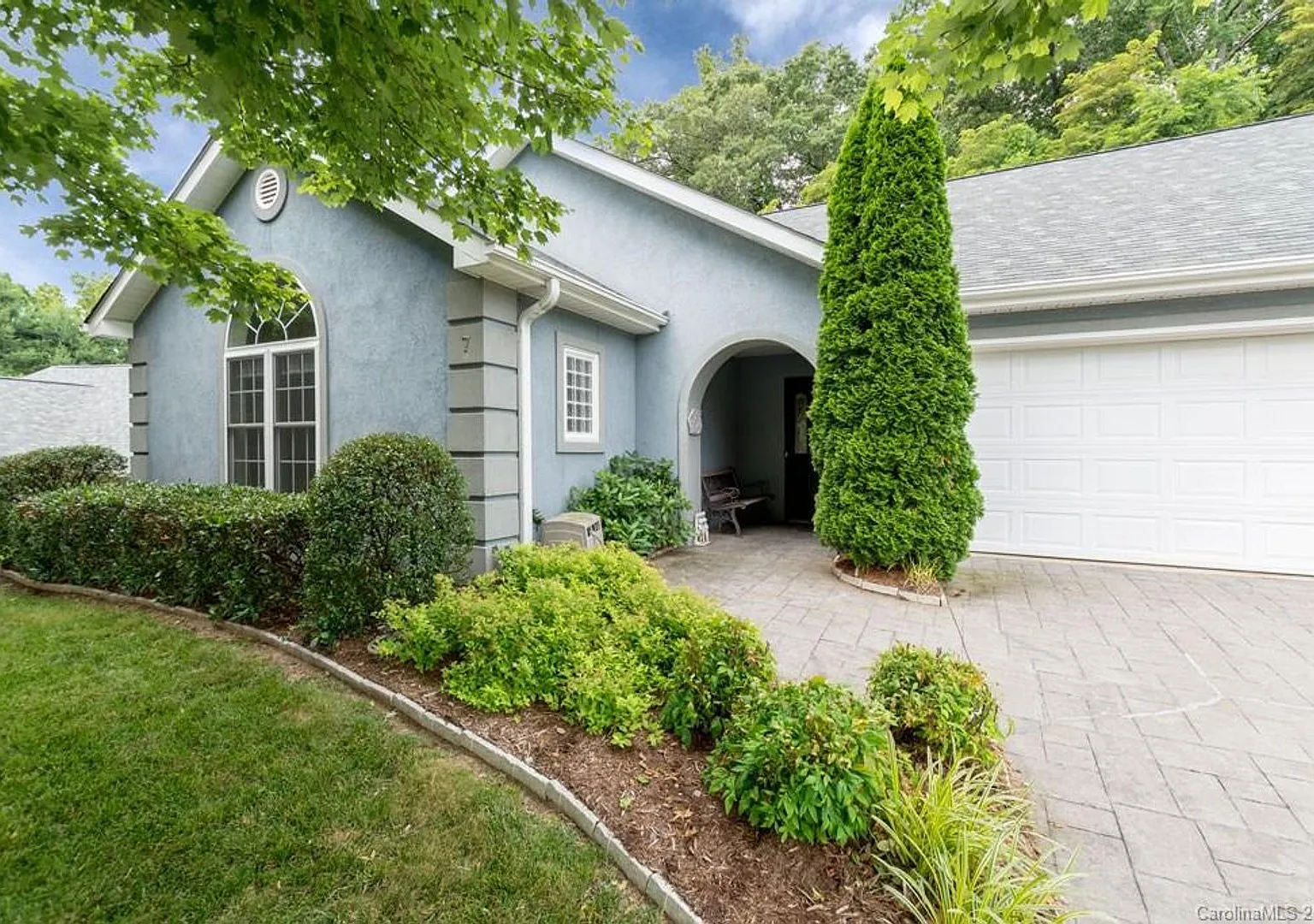 Spacious home in quiet East Asheville neighborhood — Photo 1