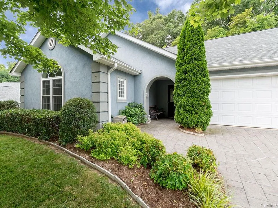 7 Stonebridge Dr