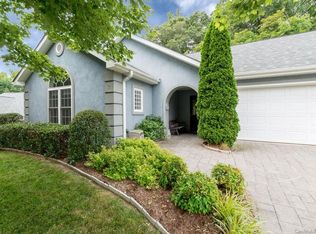 7 Stonebridge Dr, Asheville, NC 28805