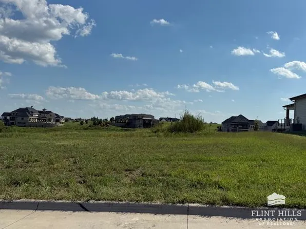 5105 Macleod Dr, Manhattan, KS 66503