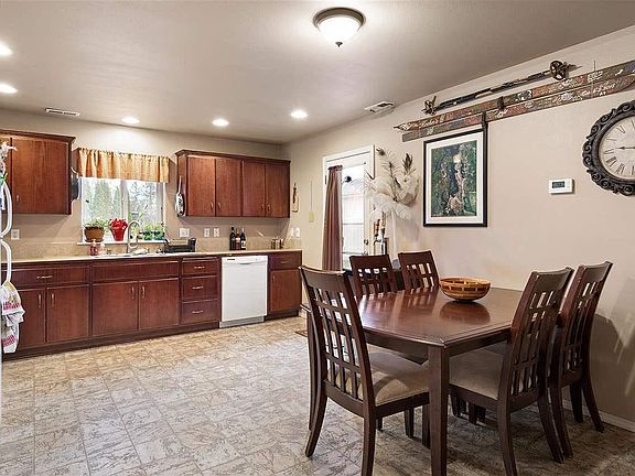 4th image of 580 Riverstone Dr