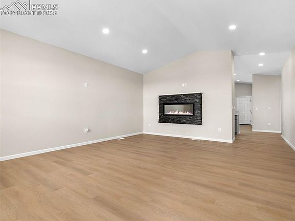 3rd image of 1177 E Industrial Blvd