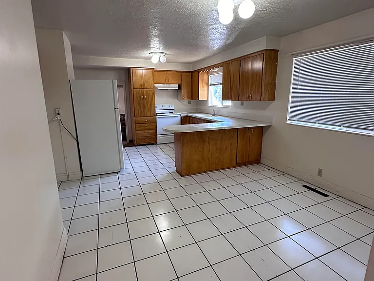 49 Riverside Dr — Photo 4