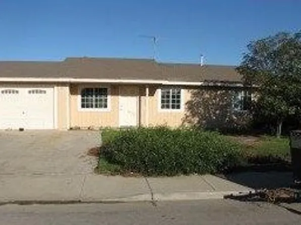 1090 Pinnacles Ave, Greenfield, CA 93927