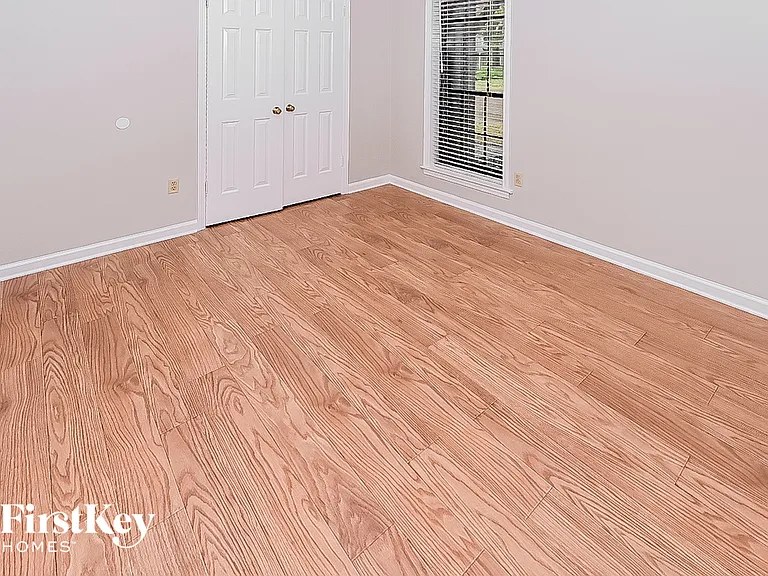 7066 Scepter Dr — Photo 11