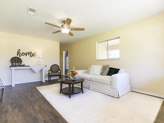 3rd image of 415 Hickory St #415