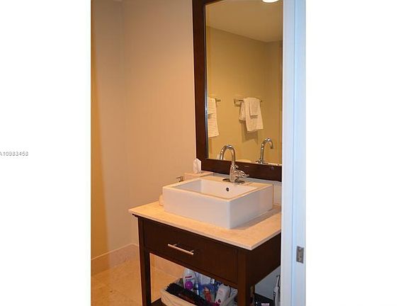 4th image of 10 Aragon Ave Suite 915