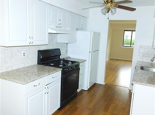 4th image of C1 Lincoln Ln #1