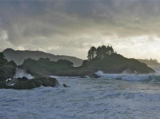 871 Moser Pl, Tofino, BC V0R2Z0