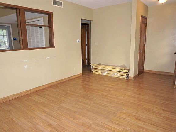 4th image of 213 Goodhue St