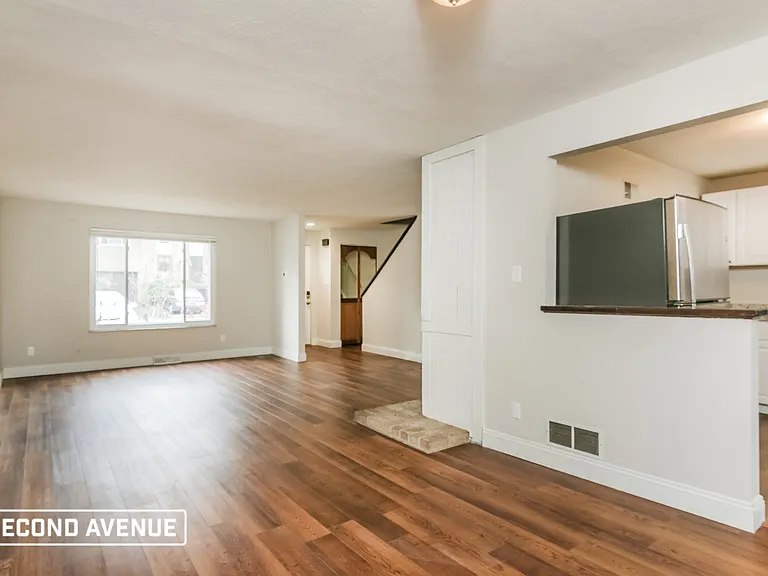 3140 Camberly Dr — Photo 3