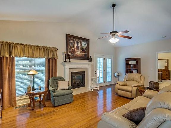 3rd image of 7524 Hampstead Hall Dr