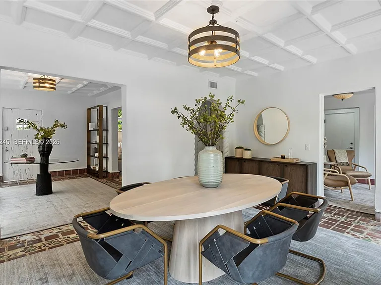 319 Mendoza Ave — Photo 6