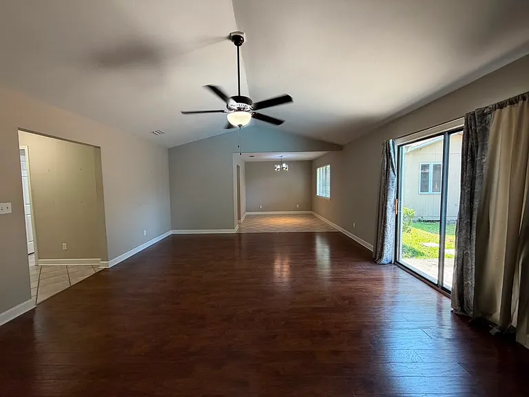 289 Honeysuckle Way — Photo 8