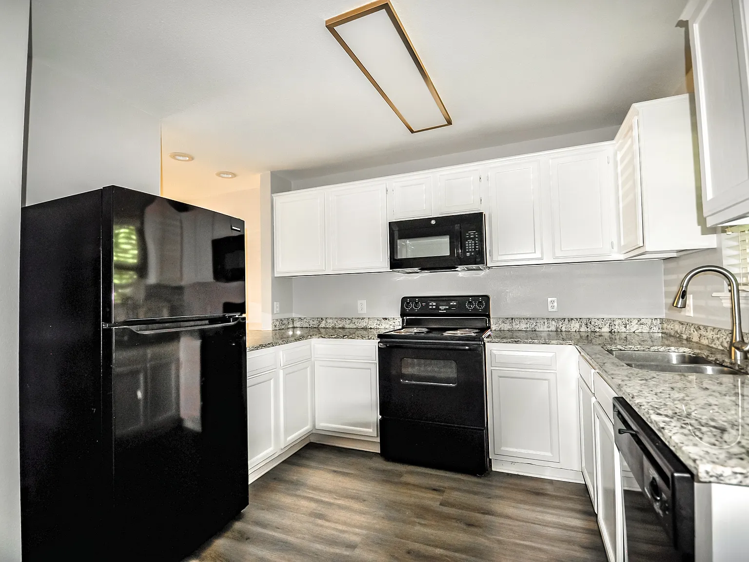 1446 West Netherland Way - 3 — Photo 4
