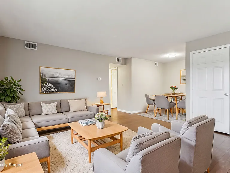 Royal Ridge Apartments — Photo 23
