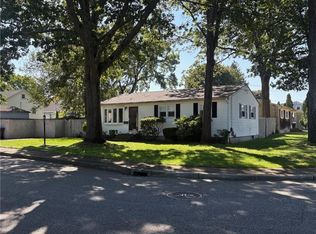 100 Elberta St, Warwick, RI 02889