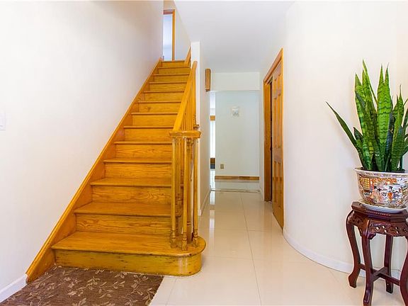 3rd image of 118 Leslie Ave